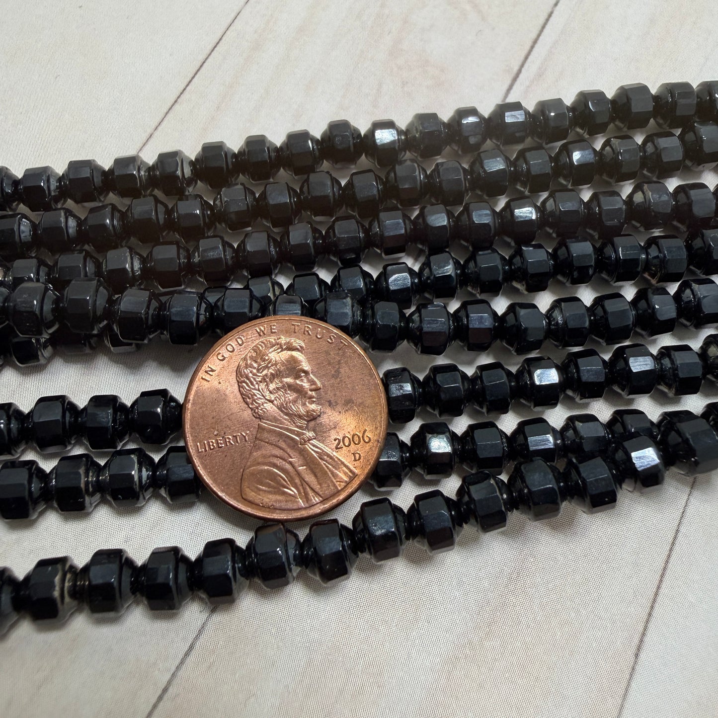 Jet Saucer with Faceted Middle 5mm