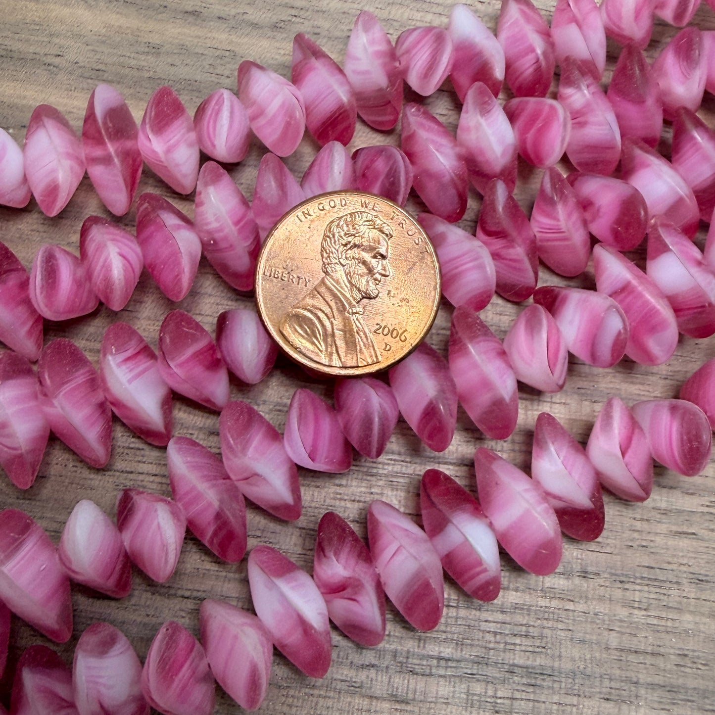 Pink/White Wavy Oval, 14mm x 7mm, 24 Beads