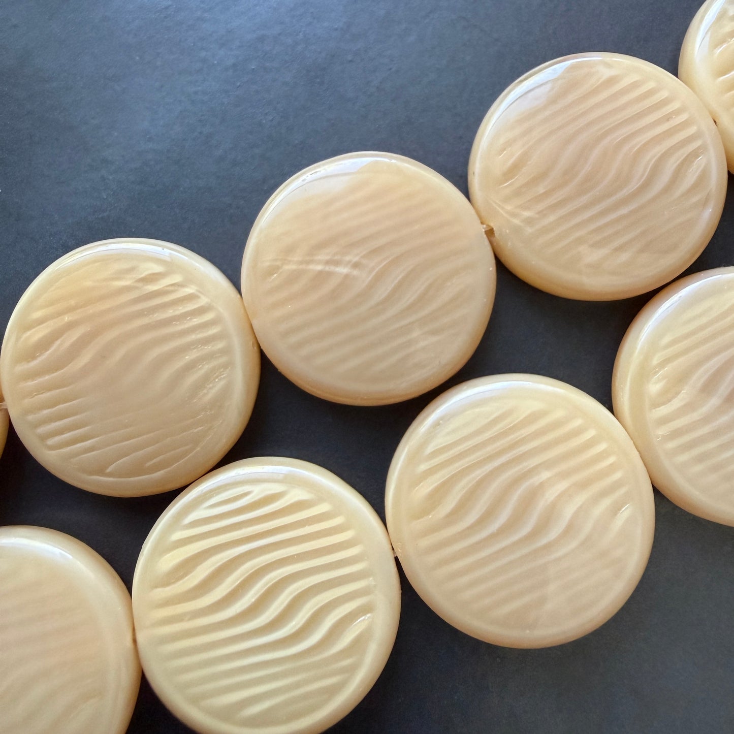 Beige Disc, 18mm, 12 Beads