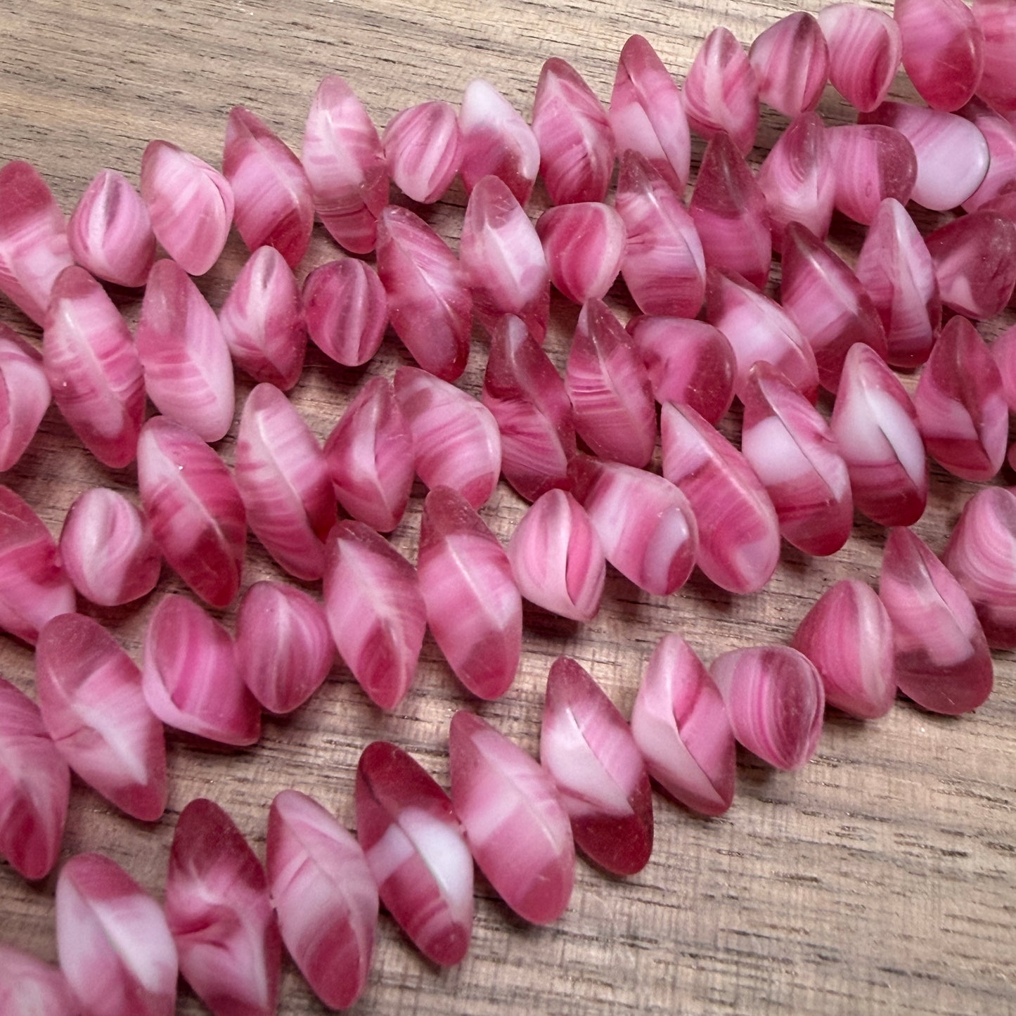Pink/White Wavy Oval, 14mm x 7mm, 24 Beads